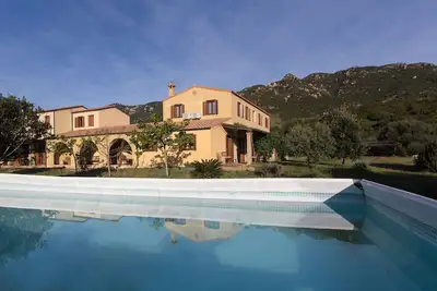 Image de Maison jumelée avec Wi-Fi, climatisation, Jardin et piscine ; Animaux acceptés ; Parking disponible