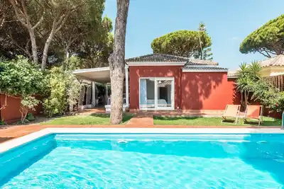 Image de Villa moderne \"Familia Feliz\" Ă quelques pas de la plage avec piscine, terrasse, jardin et Wi-Fi