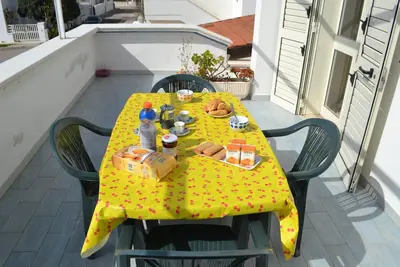 Image de Maison de vacances centrale avec terrasse et jardin ; parking disponible