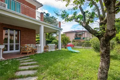 Image de Lovely little house a few meters from the beach of the romantic Manerba