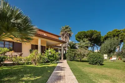 Spacieuse villa Ro avec vue sur la mer, vue sur les montagnes, Wi-Fi, balcon