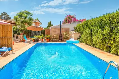 Image de Charmante maison avec piscine, grande terrasse, jardin et connexion Wi-Fi