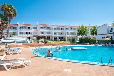 Dans une résidence avec piscines partagées – Appartement Cala Piques