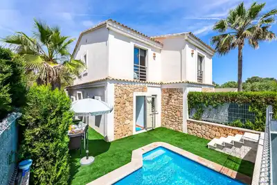 Image de Charmante maison de vacances Bahamas 2 avec Wi-Fi, piscine, balcon, terrasses et jardin