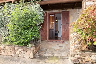 Image de Appartement de vacances \"Runcina 1\" avec vue sur mer dans un paysage verdoyant