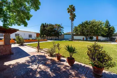 Image de Charming Home with Spacious Garden, Pool, Terrace and Wi-Fi; Pet-Friendly