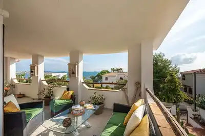 Image de Belle \"Villa Dolly\" près de la plage avec Wi-Fi, balcon et terrasse