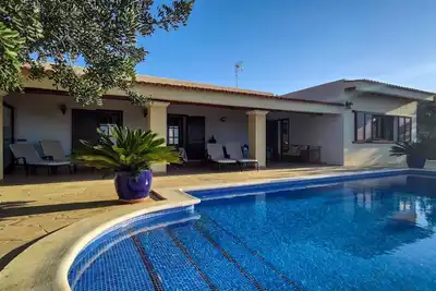 Villa Shera, maison ibicenca avec vue sur la mer, piscine dans une zone privée