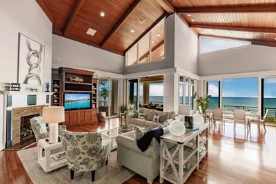 Image de NoworNever - Breathtaking Views on Double Lot Beachfront Home