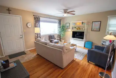 Image de Downtown 1950s Classic with Pikes Peak Views- Upper Unit