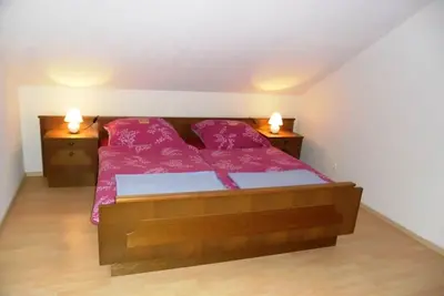 Image de Vacation apartment (90 sqm) on the edge of the forest with 3 bedrooms for 6 pers.