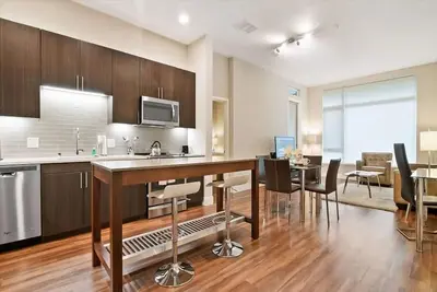 Clean & Comfy 2br | Free WiFi & Laundry | Downtown Mv
