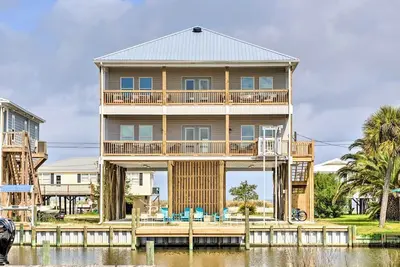 Nouveau! Dauphin Island Luxury: Maison sur pilotis spacieuse!