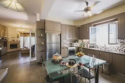 Image de Maison d'été familiale avec grand extérieur près de la plage