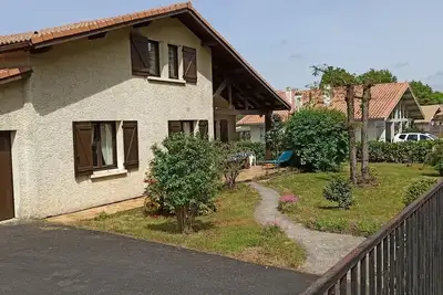 Image de The Landes house, traditional habitat. .