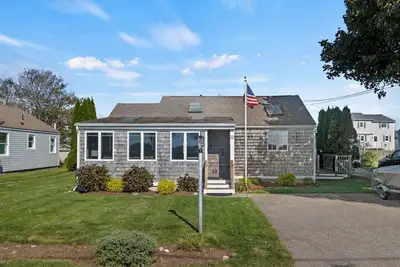 Image de Maison lumineuse, lumineuse et plage avec vue sur l'eau sur Great Island