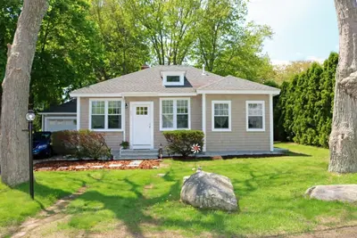 Image de Immaculée, mise à jour et adorable maison à Bonnet Shores
