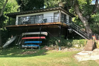 Image de Treehouse on Guadalupe River\n Riverfront Cabin