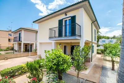 Image de Belle maison de vacances privée pour 5 personnes avec climatisation, Wifi, Tv, patio et parking