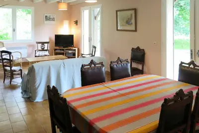 Image de Belle maison de vacances privée pour 10 personnes avec Wifi, Tv, terrasse, animaux admis et parking