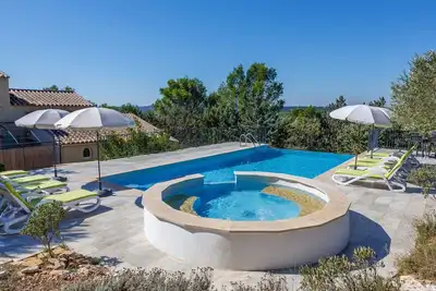 Image de Maison de vacances privée avec piscine privée, Wifi, bain à remous, climatisation, Tv, patio