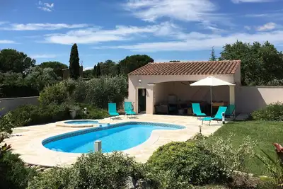 Image de Gite avec piscine et jacuzzi