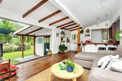 Image de Queenslander de charme avec superbe piscine privée