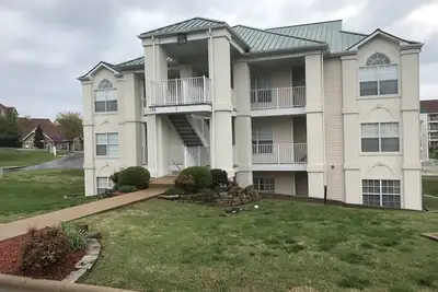 Image de Hillside Hideaway ~ Spacious Poolside 2 bed 2 bath condo
