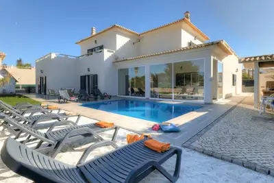 Villa Albufeira Golf Dois, Superbe V5, 12 personnes, à quelques pas du centre d'Albufeira