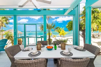 Image de Bit of Heaven: Perfect Beachfront Home w / Free Kayaks!
