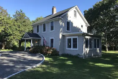 Image de Charmant Hampton Bays colonial sur cul de sac tranquille