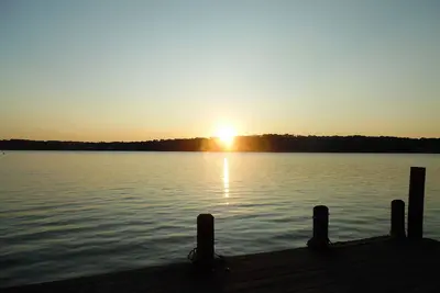 Image de Lake Tillery - Beaux levers de soleil, grand porche grillagé et maison récemment rénovée