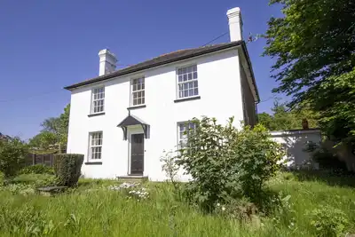 Image de Maison familiale d'époque de 4 lits avec aga disponible pour des locations plus longues.