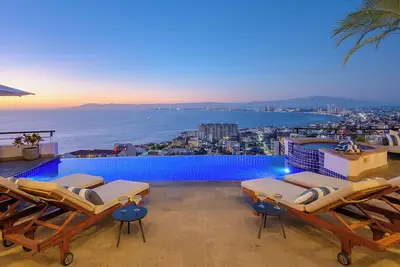 Image de Villa 6 chambres Ventana - 10 000 pieds carrés - Personnel et chef compris - Promenade en ville