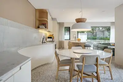 Image de Maison familiale de luxe avec piscine près de la ville et de Darling Harbour