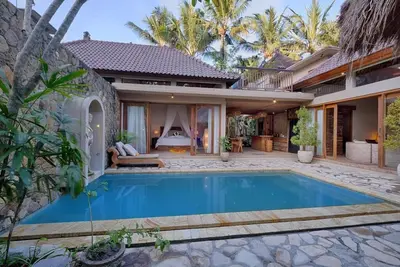 Villa Infinity 4 chambres avec piscine privée, petit-déjeuner inclus pour 8 personnes.