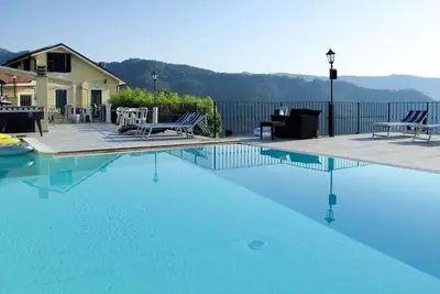 Image de Bel appartement avec Wifi, piscine, climatisation, bain Ă remous, Tv, patio et parking