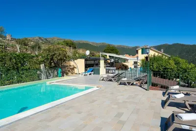 Image de Joli appartement avec bain à remous, climatisation, Wifi, piscine, Tv, patio et parking