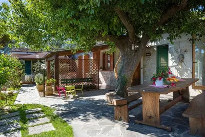 Image de Bel appartement avec piscine, bain à remous, climatisation, Wifi, Tv, patio et parking