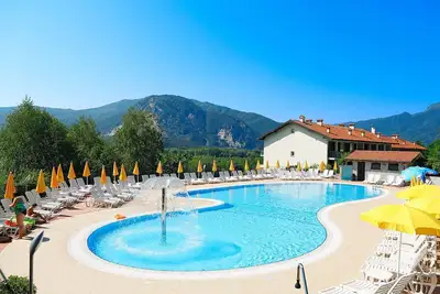 Image de Joli appartement pour 7 personnes avec piscine, Wifi, Tv, balcon et parking