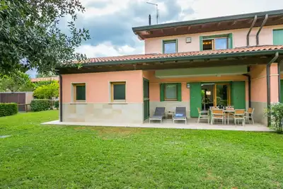Image de Appartement avec bain à remous, Wifi, climatisation, piscine, Tv, terrasse, animaux admis, parking