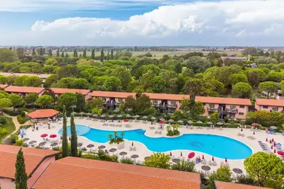 Appartement avec bain à remous, Wifi, piscine, climatisation, Tv, terrasse, animaux admis, parking