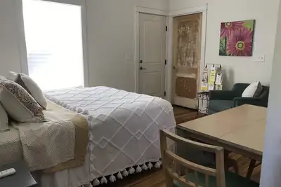 Image de Idéalement situé dans le quartier Tech Terrace Unit. Plafonds hauts, planchers de bois franc