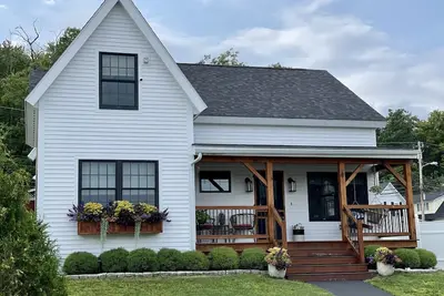 Image de Gunstock ski area, Prep Schools, walking to shops, dining, hiking, dog friendly