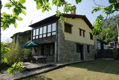 Image de Nice House With Garden Between The Mountains And The Sea