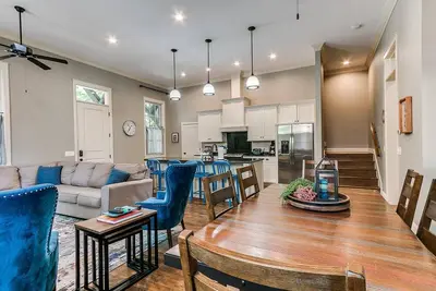 Image de Carlton Landing! Beautiful Townhouse just steps away from the water front.