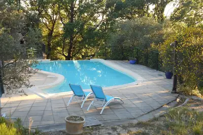 Image de Un havre de paix en pleine nature. Une chambre, climatisation, piscine. . .