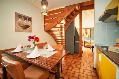 Image de Linked bungalow for six people, simply decorated.