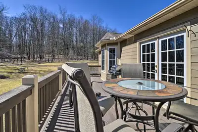 Image de Nouveau! Maison familiale privée avec terrasse + vue sur la forêt!