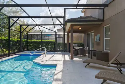 Image de Discover Premium Comfort living: 5bd Home, pv Pool, Games Room, Gated Resort!